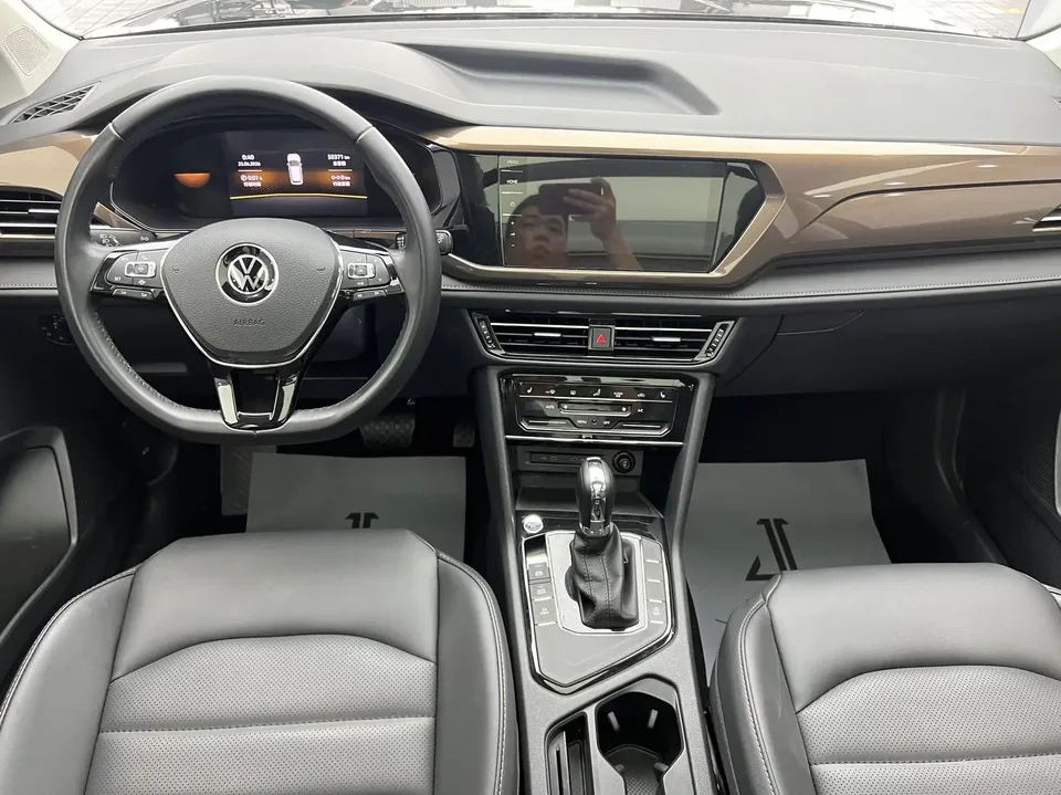 Volkswagen Tharu tuyue 2022 280TSI 2WD Deluxe Edition 2023 — thumbnail 5
