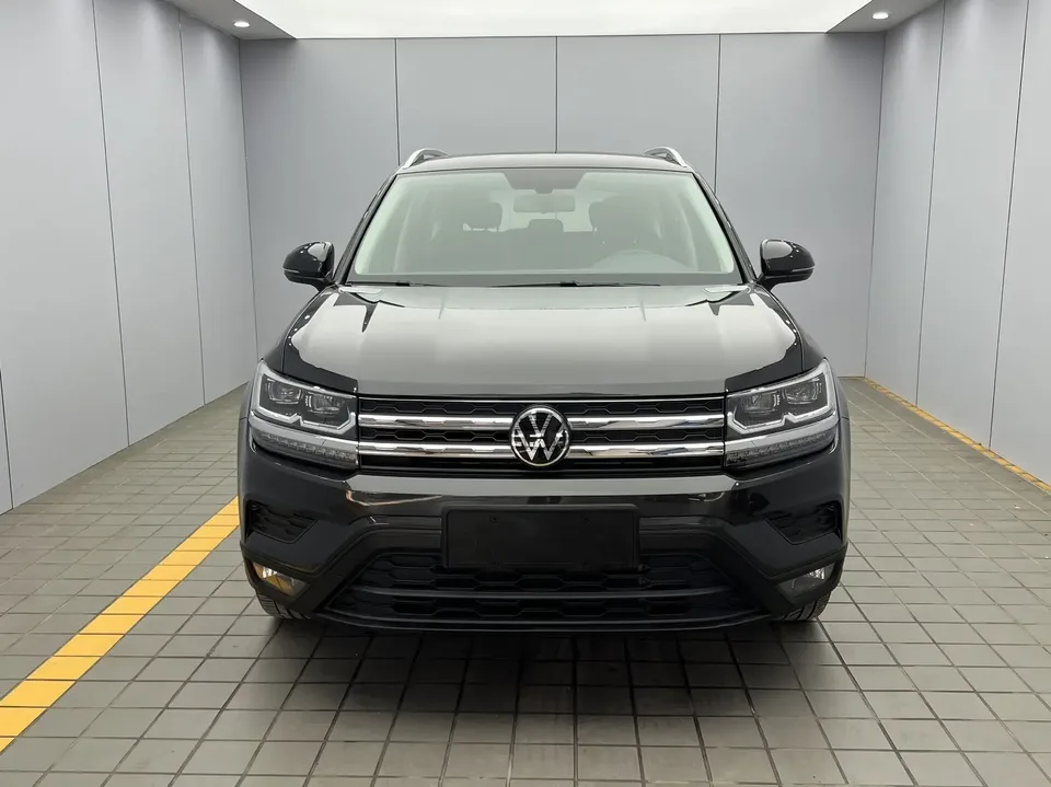 Volkswagen Tharu tuyue 2022 280TSI 2WD Deluxe Edition 2023 — photo 1, buy with delivery to Moscow