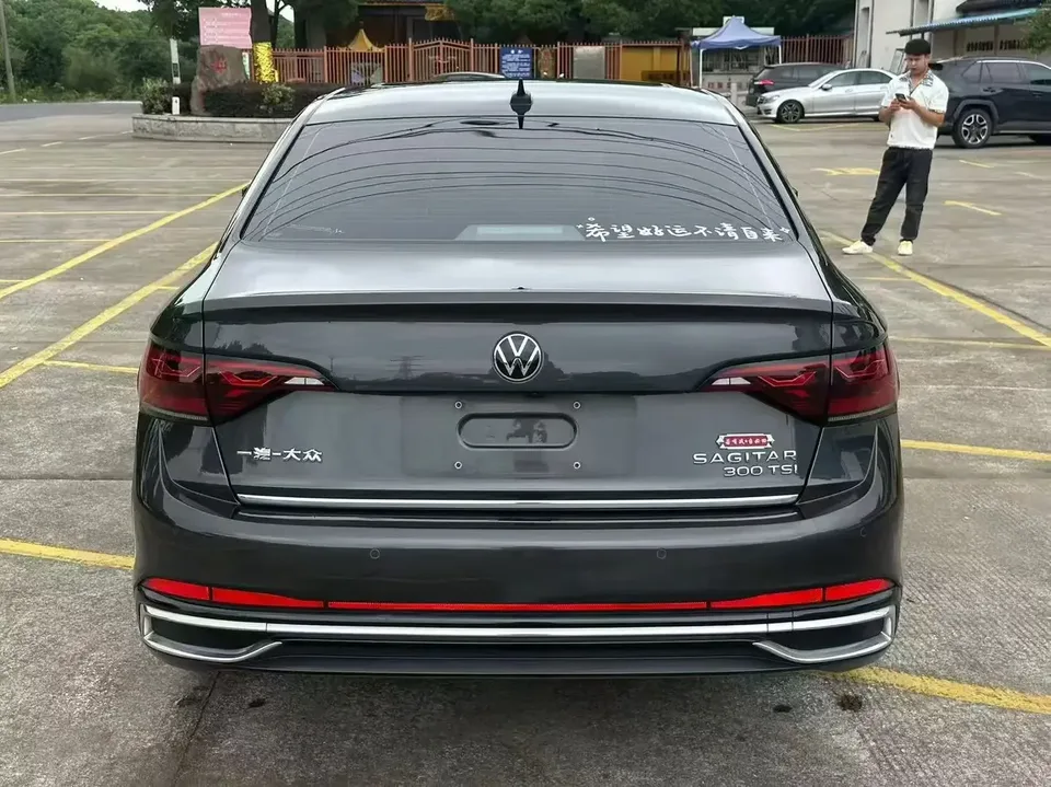 Volkswagen Sagitar Sagitar 2023 300TSI DSG Beyond Edition 2023 — thumbnail 2