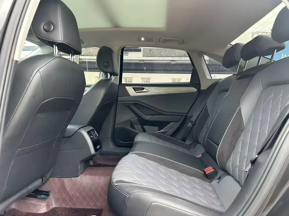 Volkswagen Sagitar Sagitar 2023 300TSI DSG Beyond Edition 2023 — thumbnail 3