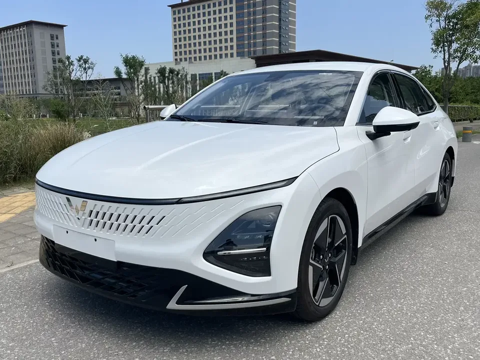 Wuling Starlight PHEV Wuling Starlight PHEV 2025 150km Intelligent Advanced 2025 — photo 1, buy with delivery to Moscow
