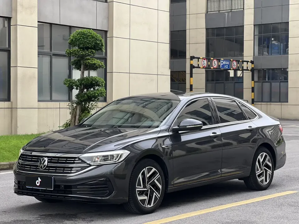 Volkswagen Sagitar Sagitar 2023 280TSI DSG Transcendence Lite 2022 — photo 1, buy with delivery to Moscow