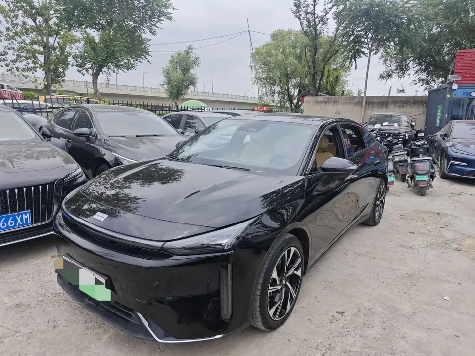 Geely Galaxy L6 Galaxy L6 2023 1.5T DHT 125km Starship 2024 — photo 1, buy with delivery to Moscow