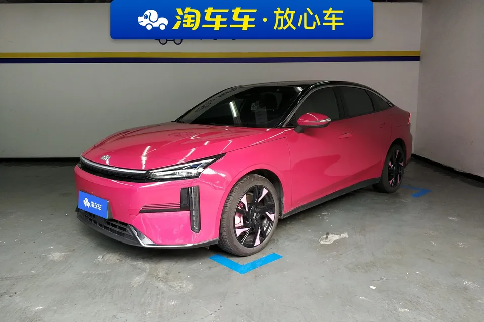 Geely Galaxy L6 Galaxy L6 2023 1.5T DHT 125km Starship 2024 — photo 1, buy with delivery to Moscow