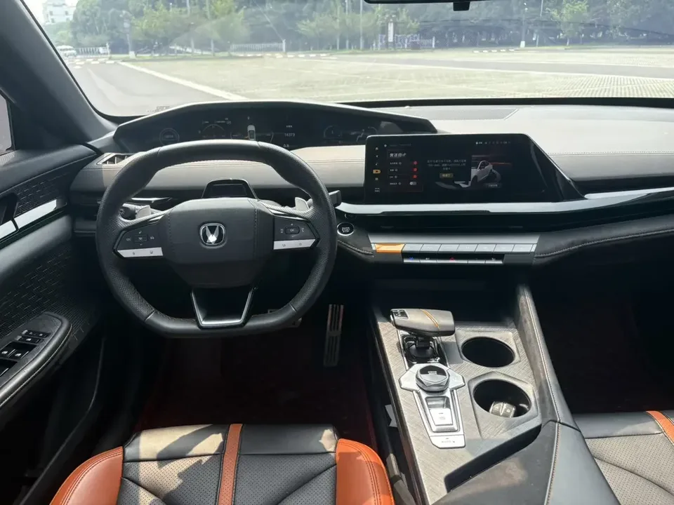 Changan UNI-V Changan UNI-V 2024 1.5T Premium 2024 — thumbnail 4
