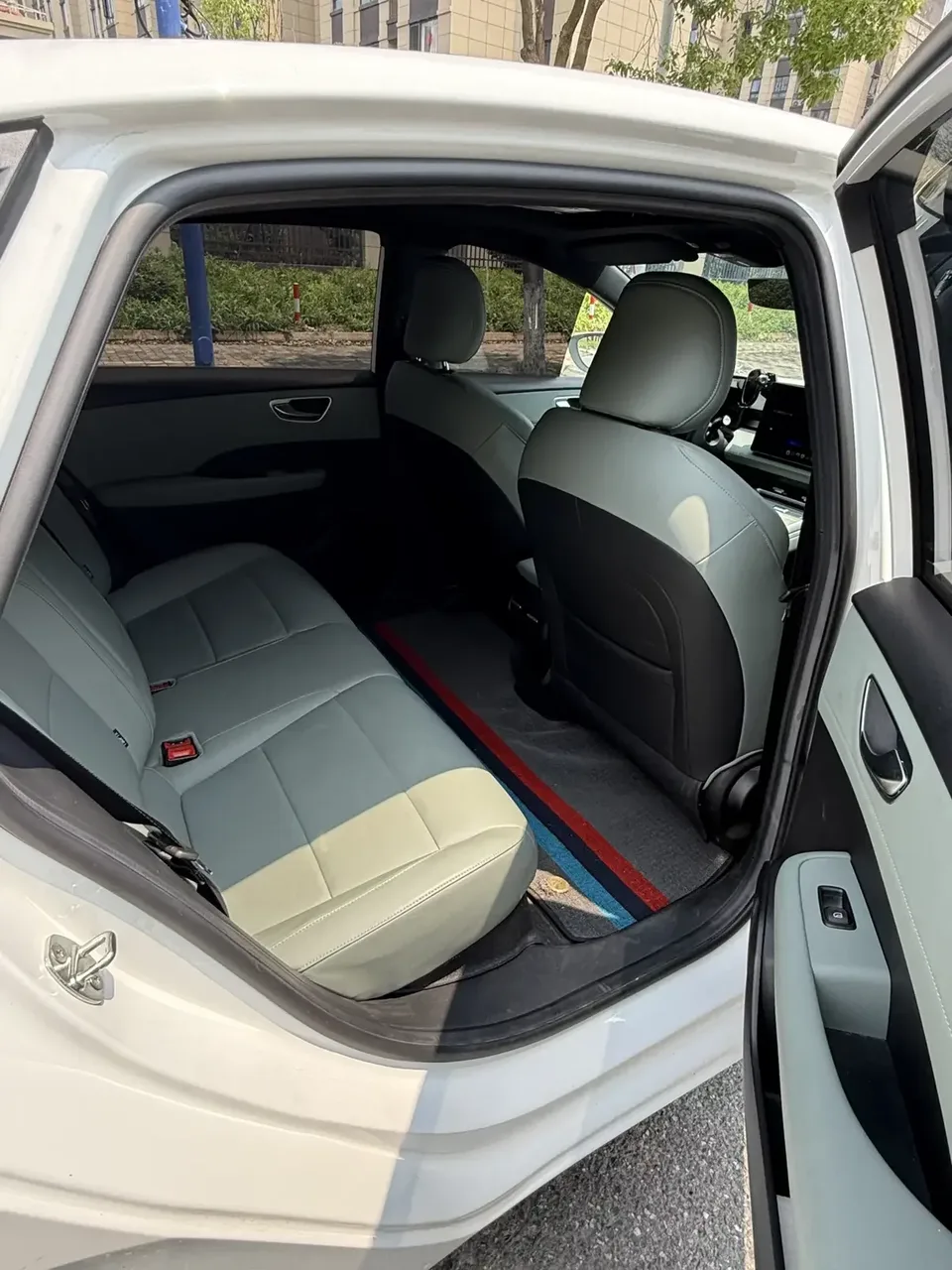 Roewe D6 Roewe D6 2025 520km Comfort Edition 2025 — thumbnail 4