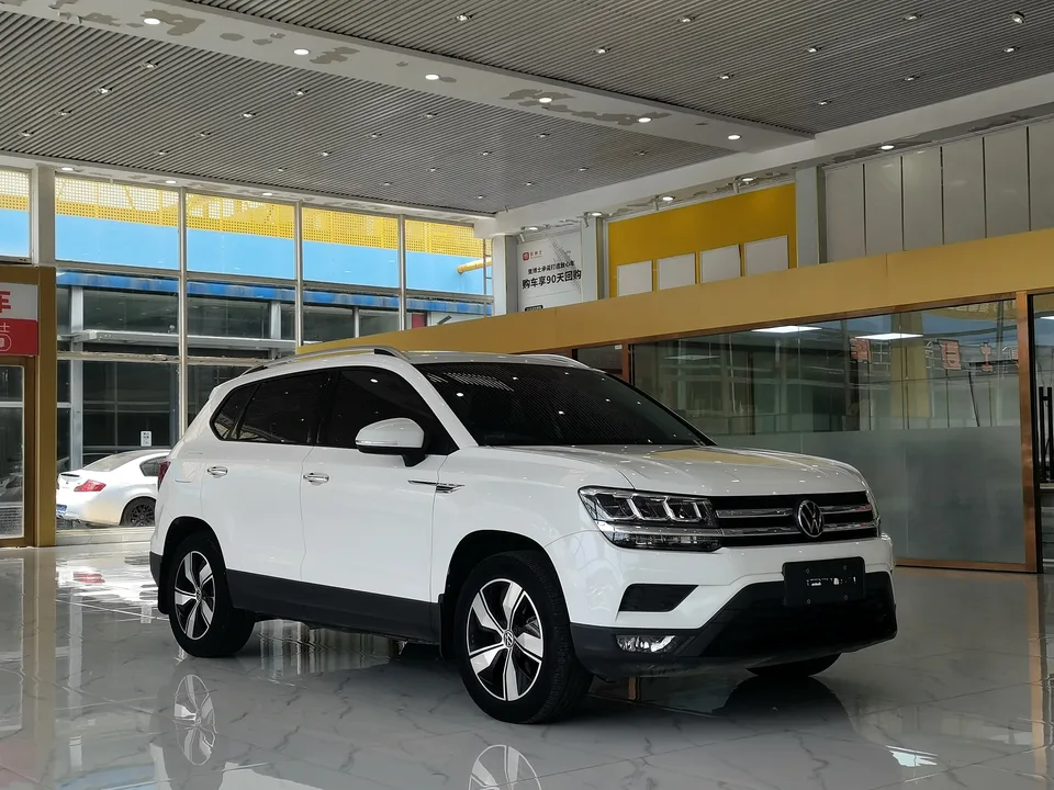 Volkswagen Tharu tuyue 2022 280TSI 2WD Comfort Edition 2022 — photo 1, buy with delivery to Moscow