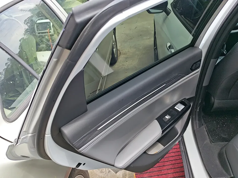 Geely Galaxy L6 Galaxy L6 2025 1.5 EM-i DHT 140KM Exploration+ Edition 2025 — миниатюра 5
