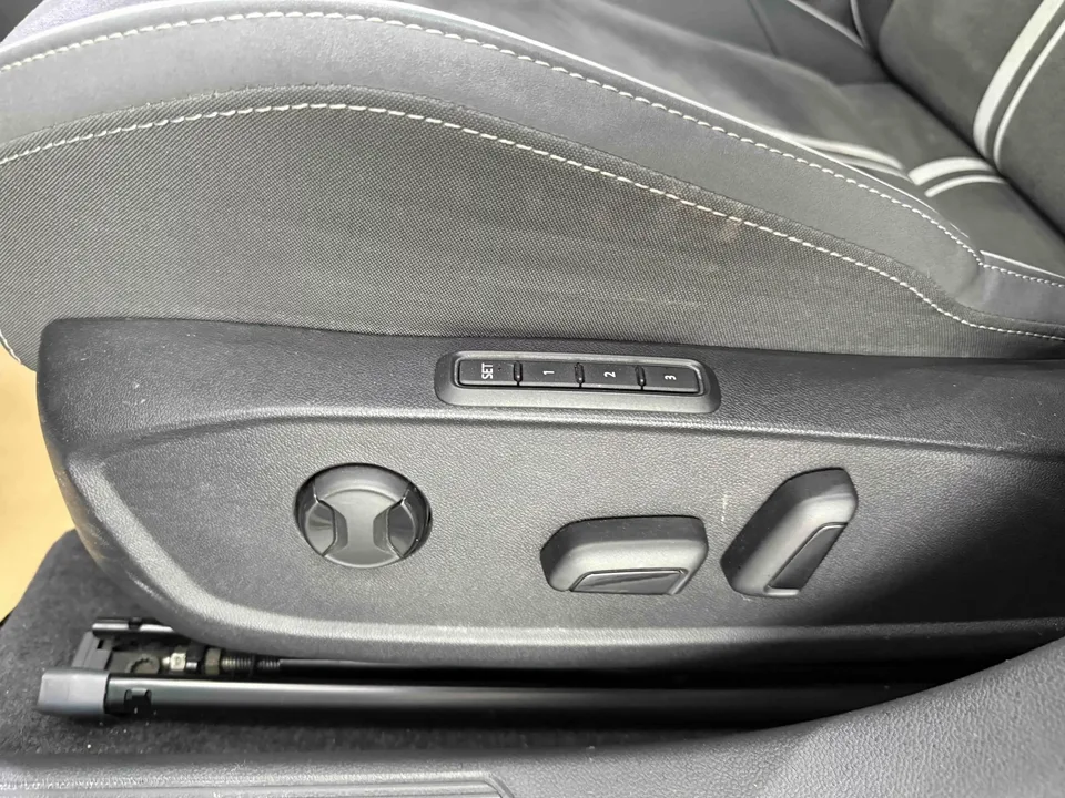 Volkswagen Golf golf 2023 280TSI DSG R-Line Lite 2023 — миниатюра 5