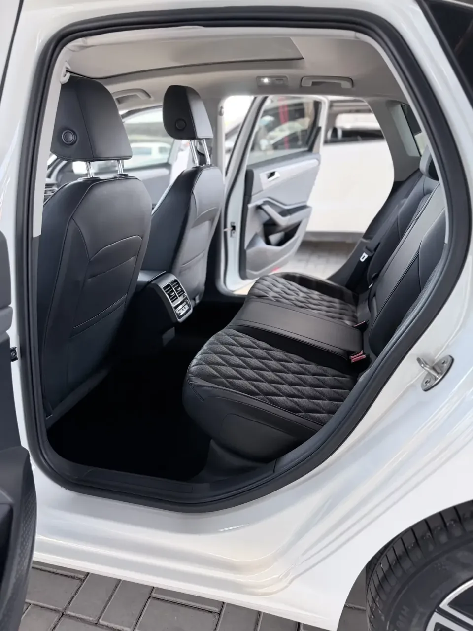 Volkswagen Sagitar Sagitar 2023 280TSI DSG Beyond Edition 2022 — thumbnail 3