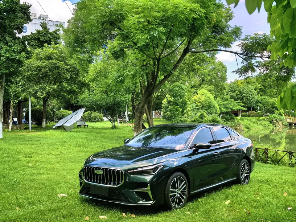 Geely Emgrand emgrand 2026 5th Generation 1.5T DCT Flagship Model 2025 — photo 1, buy with delivery to Moscow