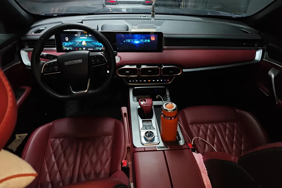 Jetour Jietu X70 PLUS Jietu X70 PLUS 2025 Champion Edition 1.5T DCT Champion PRO 7 Seaters 2025 — thumbnail 4