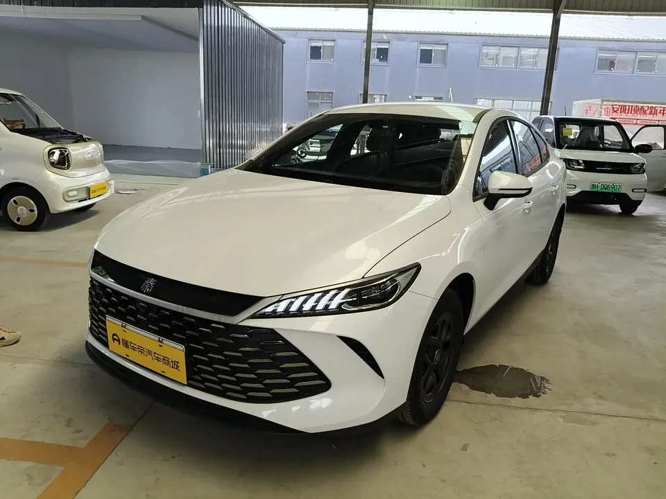 BYD Qin PLUS DM Qin PLUS DM 2025 DM-i Intelligent Driving Version 128KM Progressive 2026 — photo 1, buy with delivery to Moscow