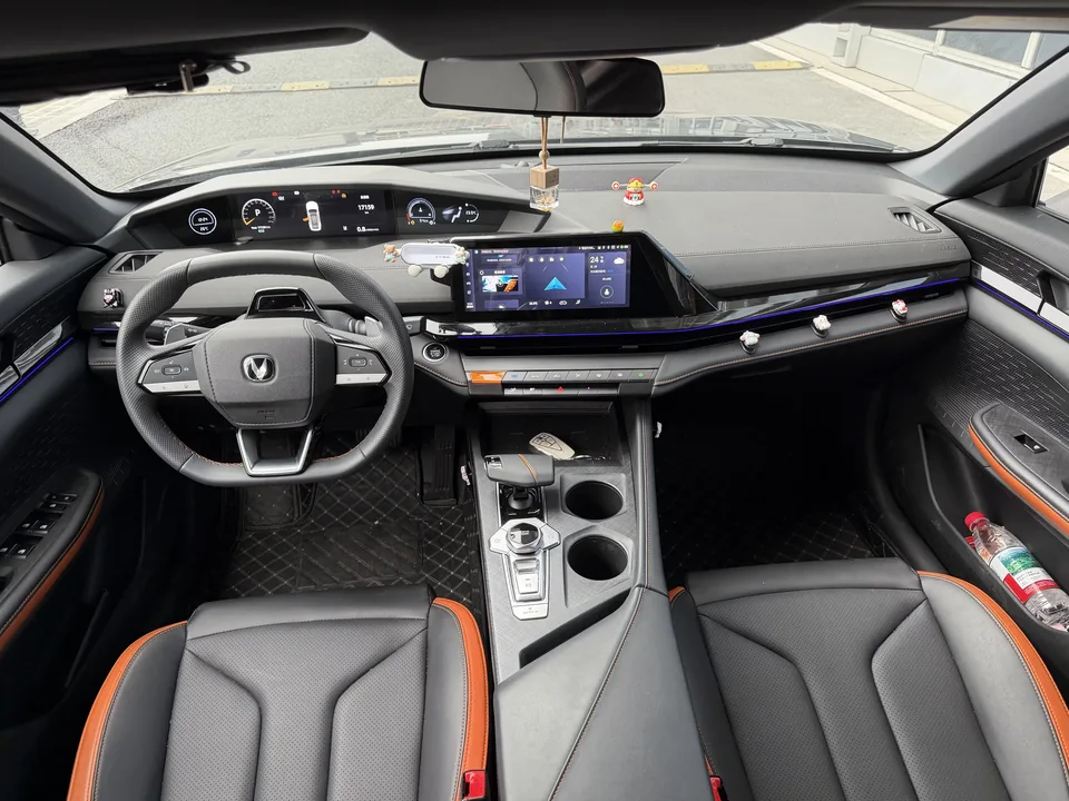 Changan UNI-V Changan UNI-V 2024 1.5T High Energy Edition 2025 — thumbnail 2