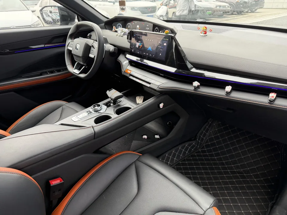 Changan UNI-V Changan UNI-V 2024 1.5T High Energy Edition 2025 — thumbnail 3
