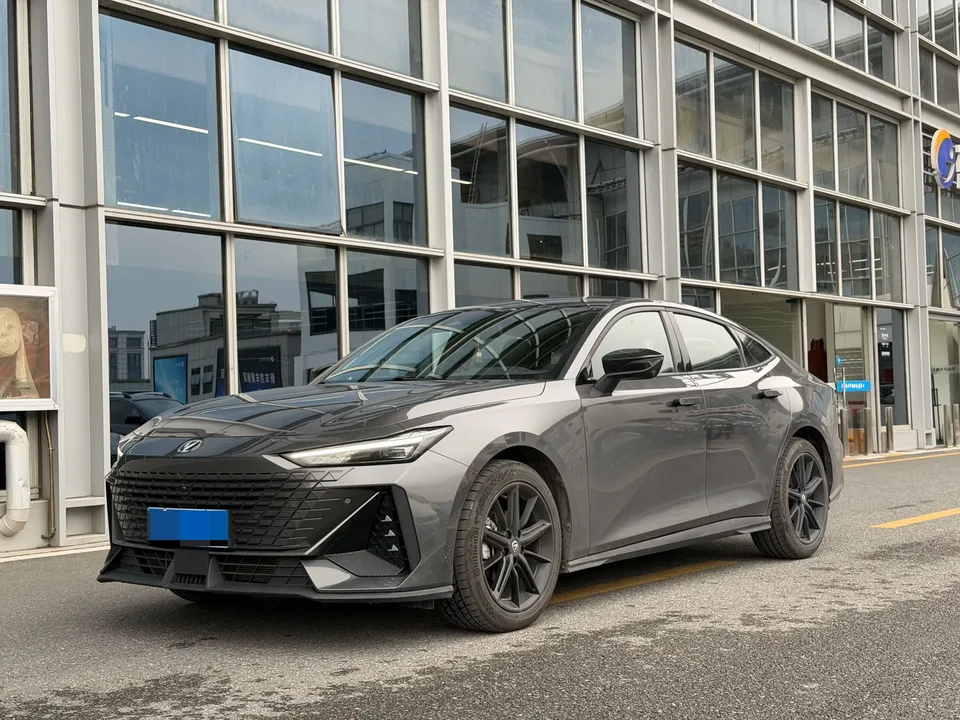 Changan UNI-V Changan UNI-V 2024 1.5T High Energy Edition 2025 — photo 1, buy with delivery to Moscow