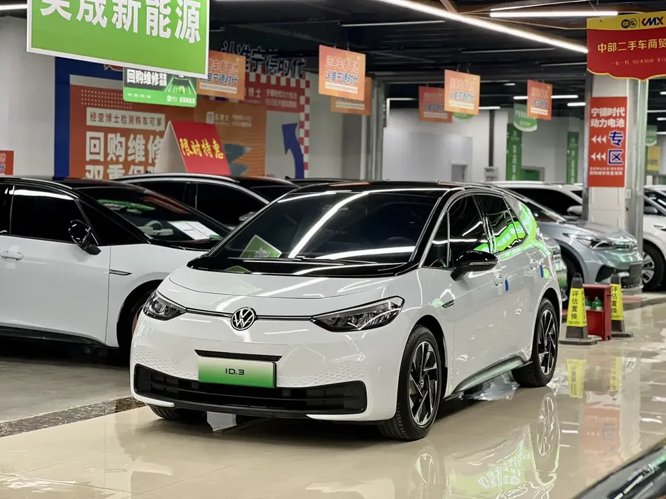 Volkswagen ID.3 Volkswagen ID.3 2023 Pure Smart Edition 2023 — photo 1, buy with delivery to Moscow