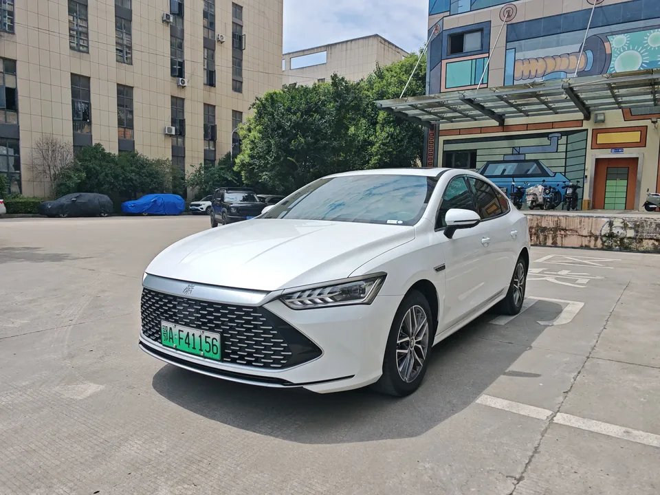 BYD Qin PLUS DM Qin PLUS DM 2023 DM-i Champion Edition 120KM Exceeding Type 2023 — фото 1, купить с доставкой в Москву