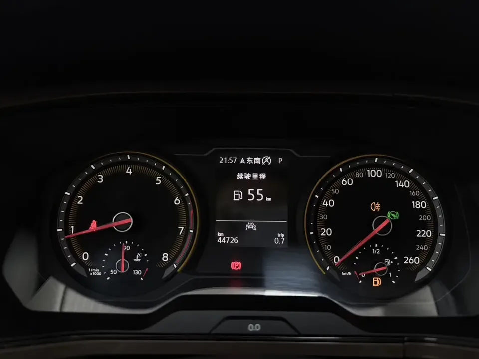 Volkswagen Tharu tuyue 2021 280TSI 2WD Deluxe Edition 2022 — thumbnail 3