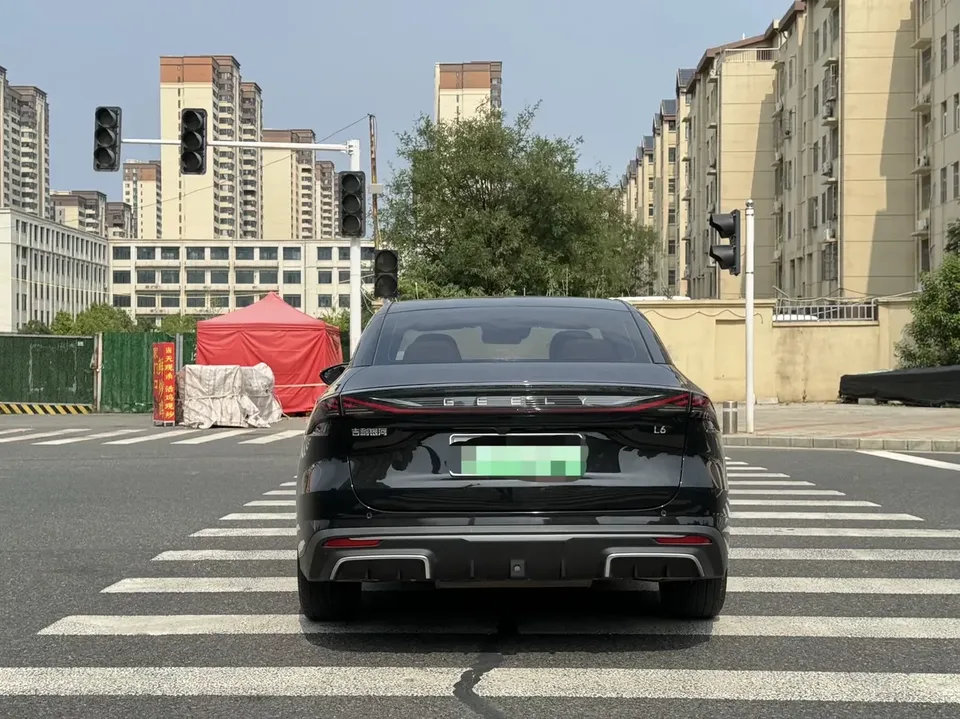 Geely Galaxy L6 Galaxy L6 2023 1.5T DHT 125km Starship 2024 — thumbnail 2