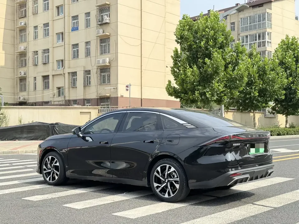 Geely Galaxy L6 Galaxy L6 2023 1.5T DHT 125km Starship 2024 — thumbnail 4