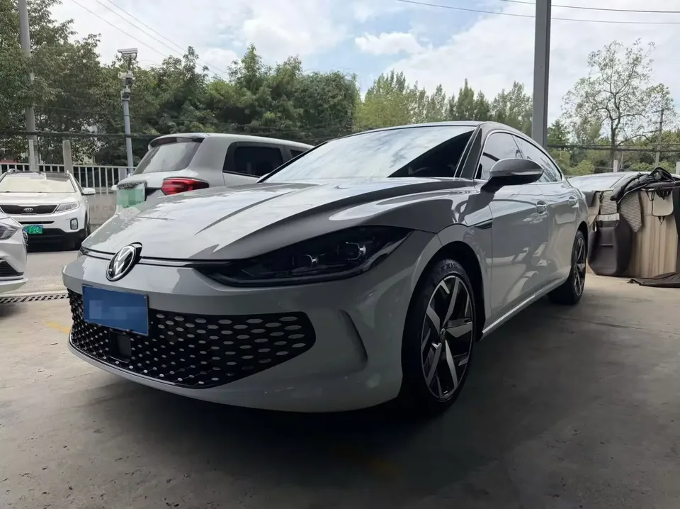 Volkswagen Lamando Lingdu 2024 Lingdu L 280TSI DSG Hot Edition 2024 — photo 1, buy with delivery to Moscow