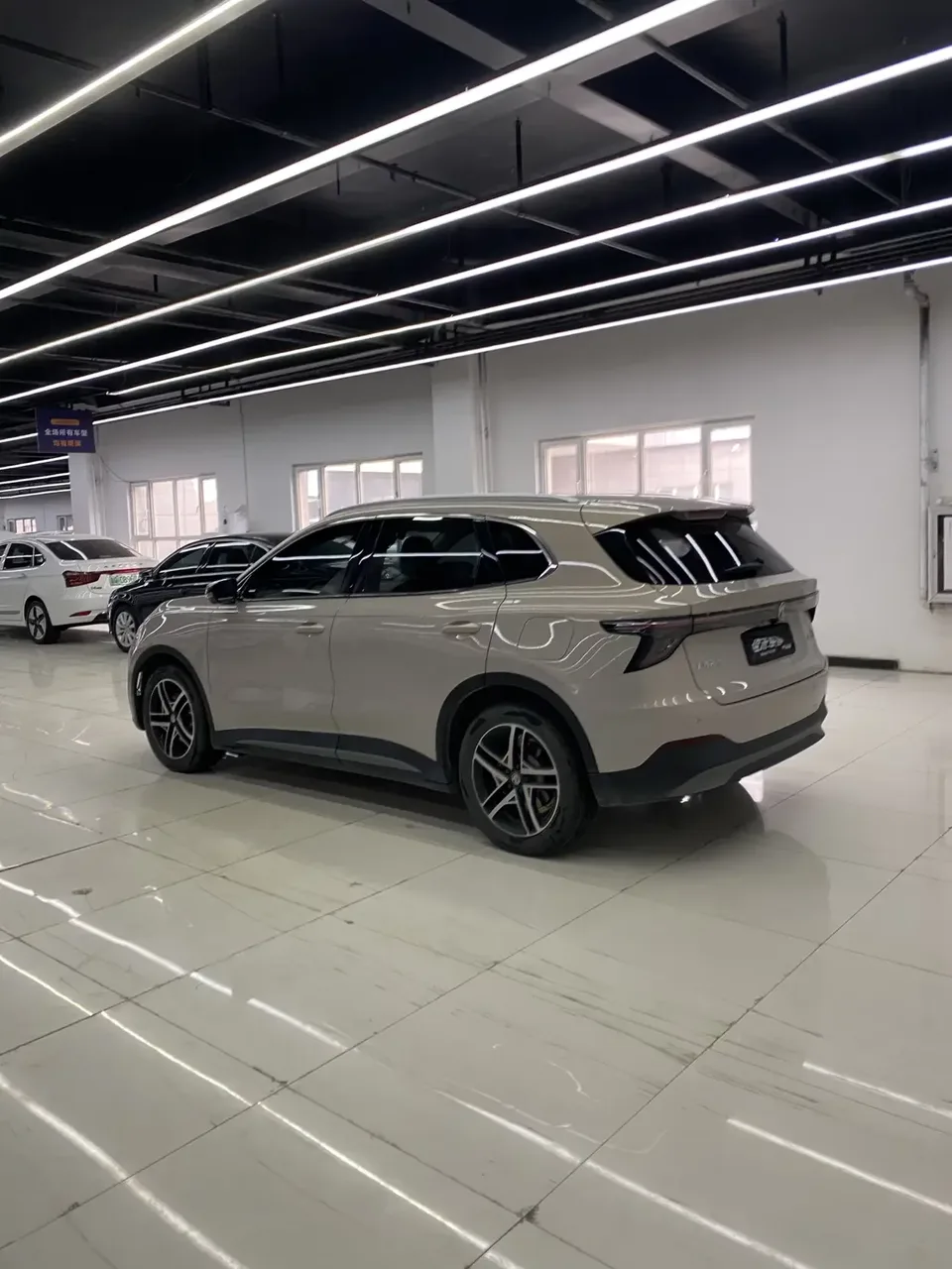 MG ES5 MG ES5 2025 525max rear-wheel drive intelligent driving version 2024 — thumbnail 4