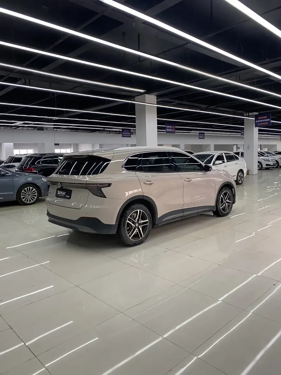MG ES5 MG ES5 2025 525max rear-wheel drive intelligent driving version 2024 — thumbnail 5