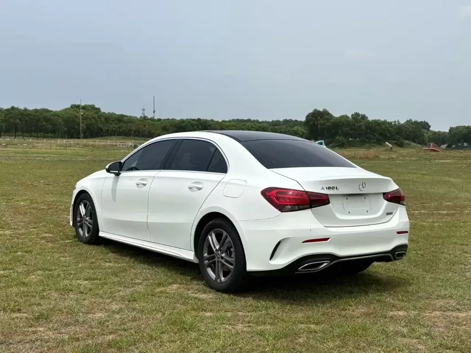 Mercedes-Benz Klasa A Mercedes Benz A Class 2022 A 180 L sports sedan facelift 2022 — thumbnail 4