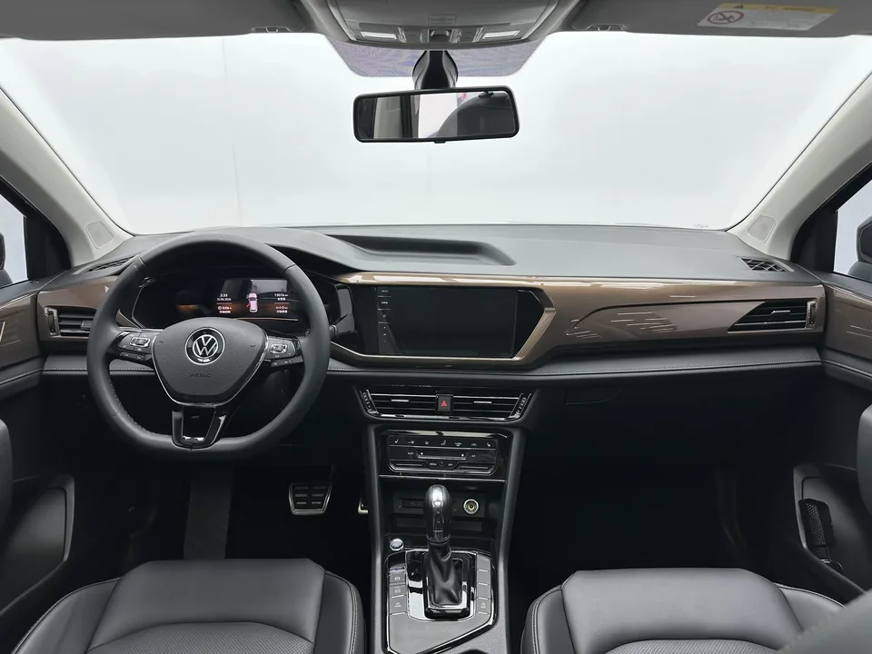Volkswagen Tharu tuyue 2022 280TSI 2WD Deluxe Edition 2023 — thumbnail 4