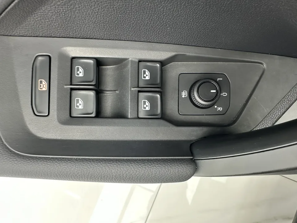 Volkswagen Tharu tuyue 2022 280TSI 2WD Deluxe Edition 2023 — thumbnail 5