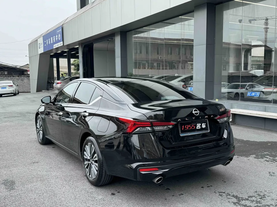 Nissan Altima Sound of nature 2024 2.0L SV Black Gold Edition 2024 — thumbnail 4