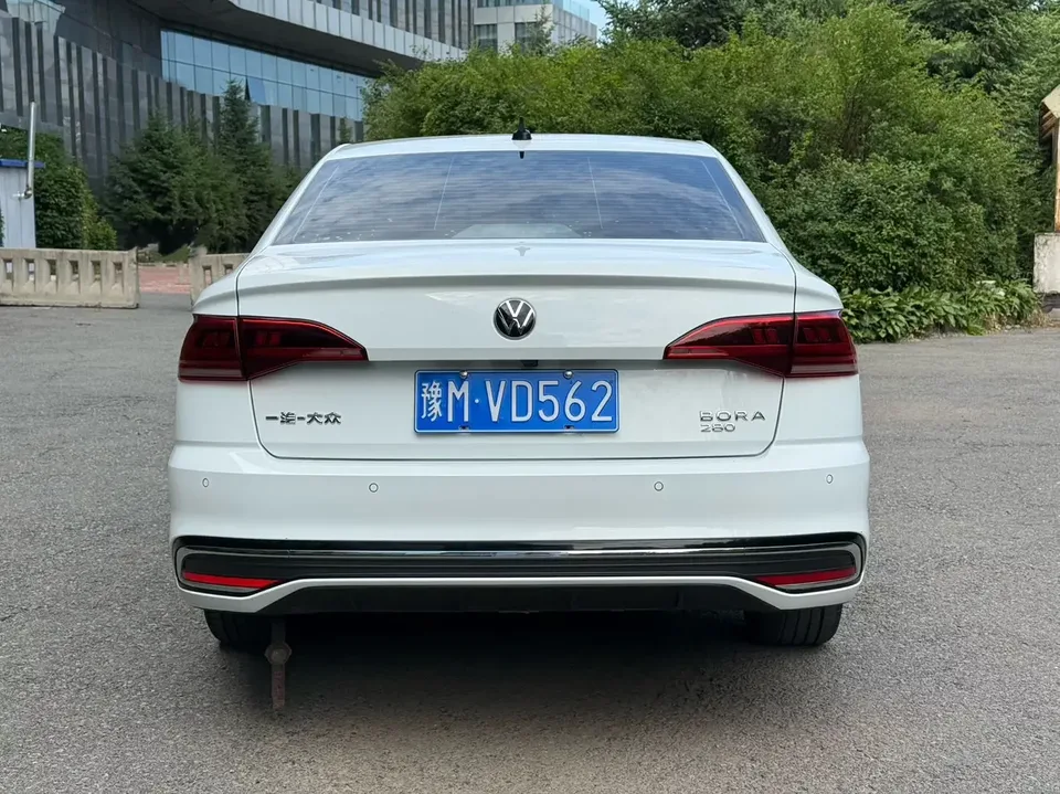 Volkswagen Bora Bora 2023 280TSI DSG Premium Edition 2022 — thumbnail 2