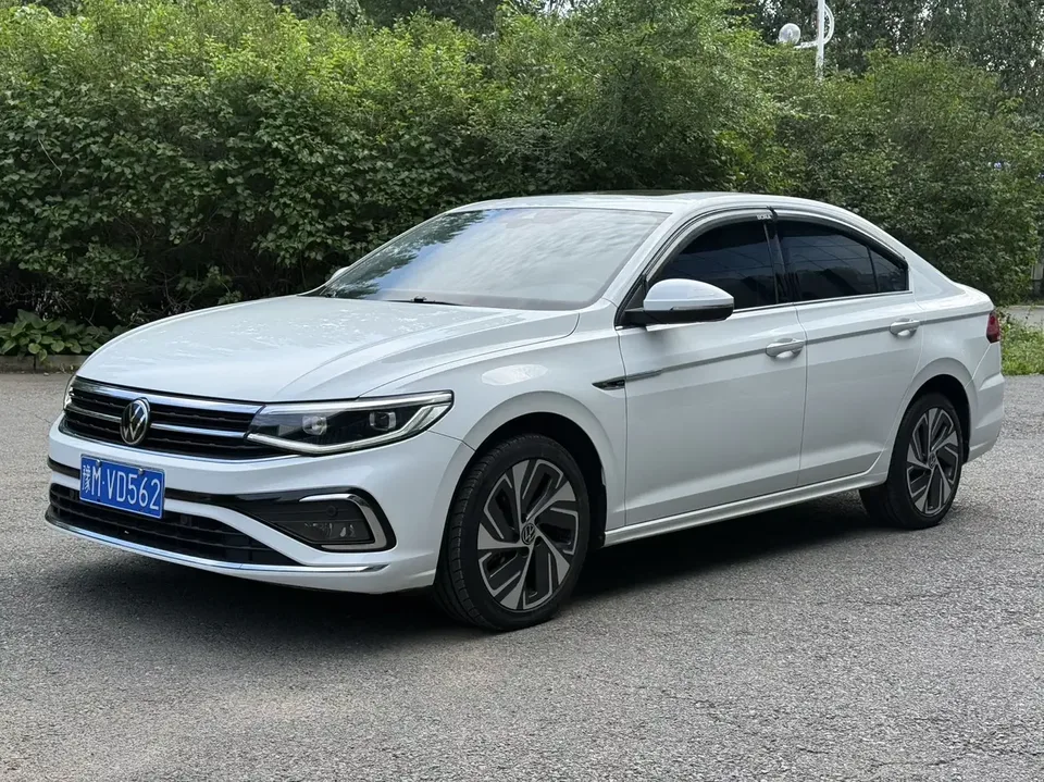 Volkswagen Bora Bora 2023 280TSI DSG Premium Edition 2022 — photo 1, buy with delivery to Moscow