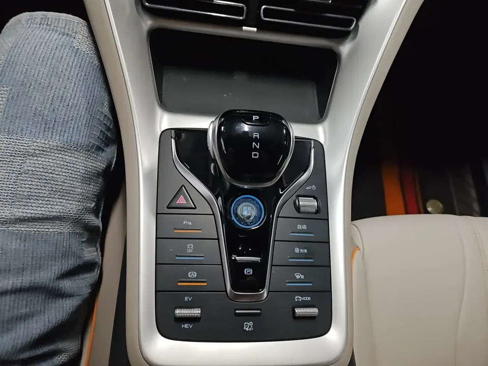 BYD Song Pro DM Song Pro DM 2024 DM-i Honor Edition 71km Pilot Edition 2024 — миниатюра 4