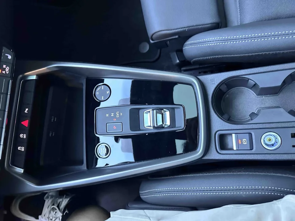 Audi A3 Audi A3 2023 Sportback 35 TFSI Stylish and sporty 2023 — thumbnail 4