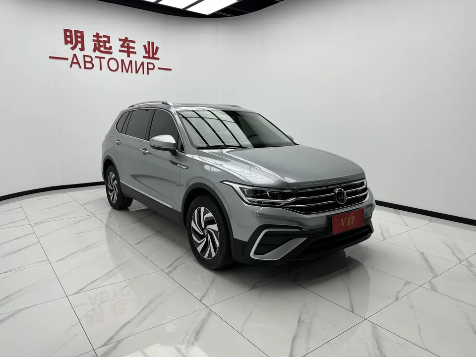 Volkswagen Tiguan L Tiguan L 2023 280TSI Limited Edition 2023 — photo 1, buy with delivery to Moscow