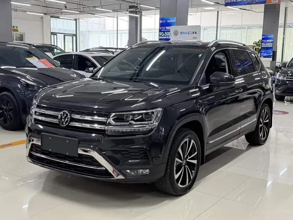 Volkswagen Tharu tuyue 2022 280TSI 2WD Deluxe Edition 2023 — photo 1, buy with delivery to Moscow