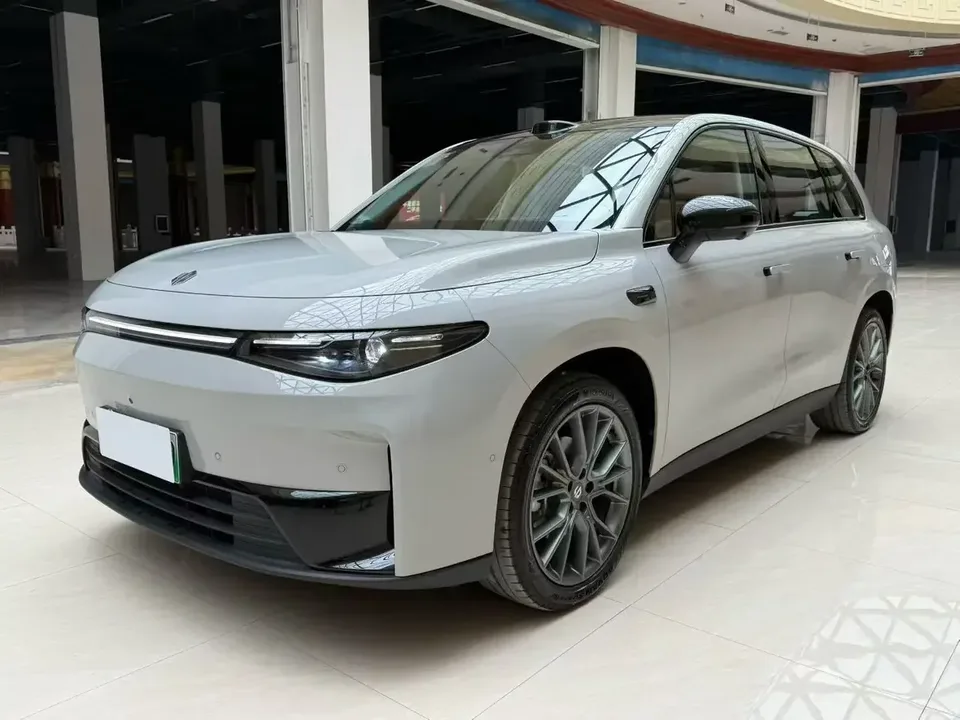 Leapmotor Zero running C10 Zero running C10 2026 Pure electric version 605 LiDAR version 2025 — фото 1, купить с доставкой в Москву