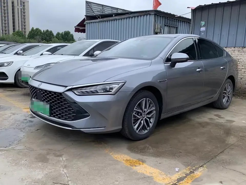 BYD Qin PLUS DM Qin PLUS DM 2023 DM-i Champion Edition 120KM Leading Type 2023 — photo 1, buy with delivery to Moscow