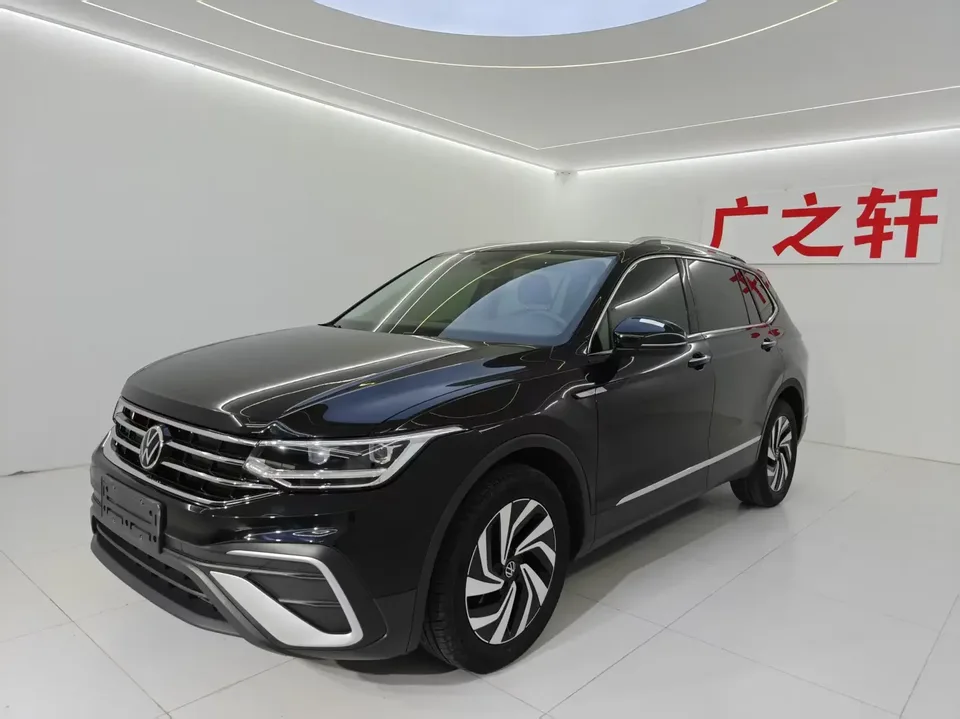 Volkswagen Tiguan L Tiguan L 2023 280TSI Limited Edition 2023 — photo 1, buy with delivery to Moscow