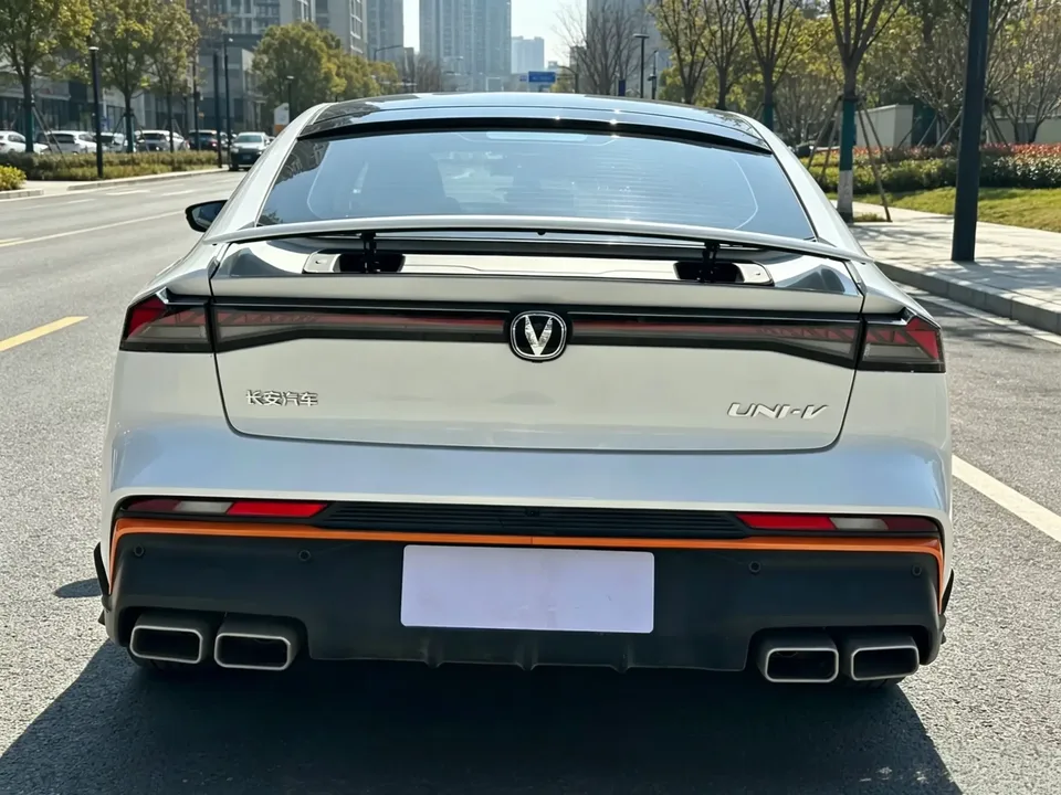 Changan UNI-V Changan UNI-V 2024 1.5T Premium 2023 — thumbnail 2