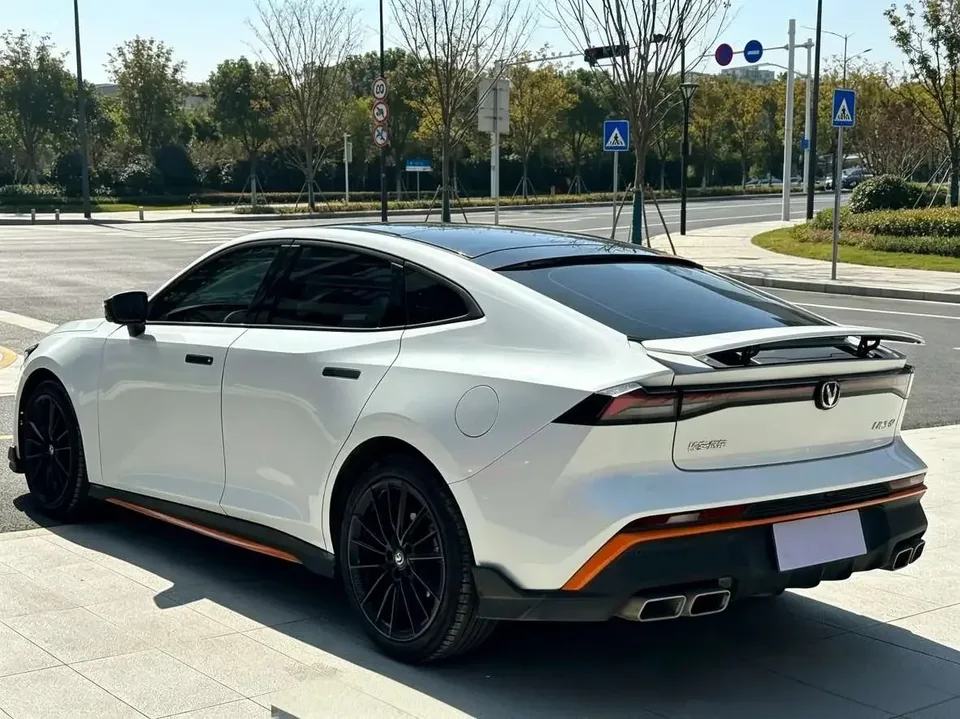 Changan UNI-V Changan UNI-V 2024 1.5T Premium 2023 — thumbnail 4