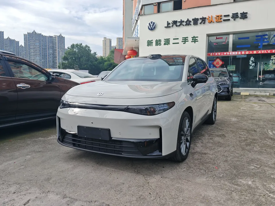 Leapmotor Zero running C10 Zero running C10 2024 Extended Range 210 LiDAR Version 2024 — photo 1, buy with delivery to Moscow
