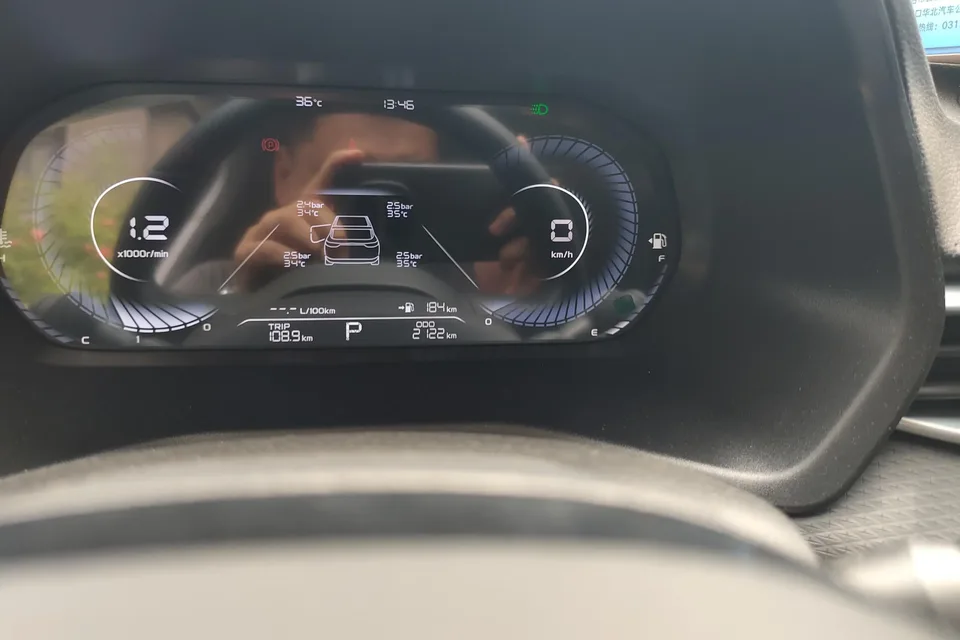 Geely Emgrand emgrand 2025 4th Generation 1.5L CVT Premium 2025 — миниатюра 4