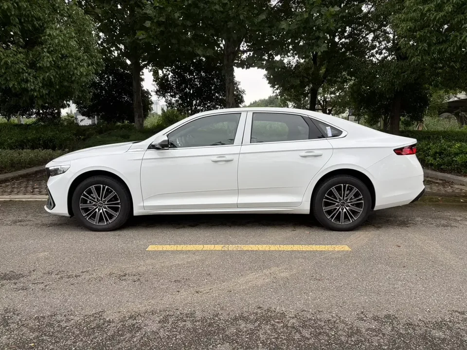 Geely Preface Xing Rui 2025 1.5T Dongfang Yao Jinghong Edition 2026 — thumbnail 4