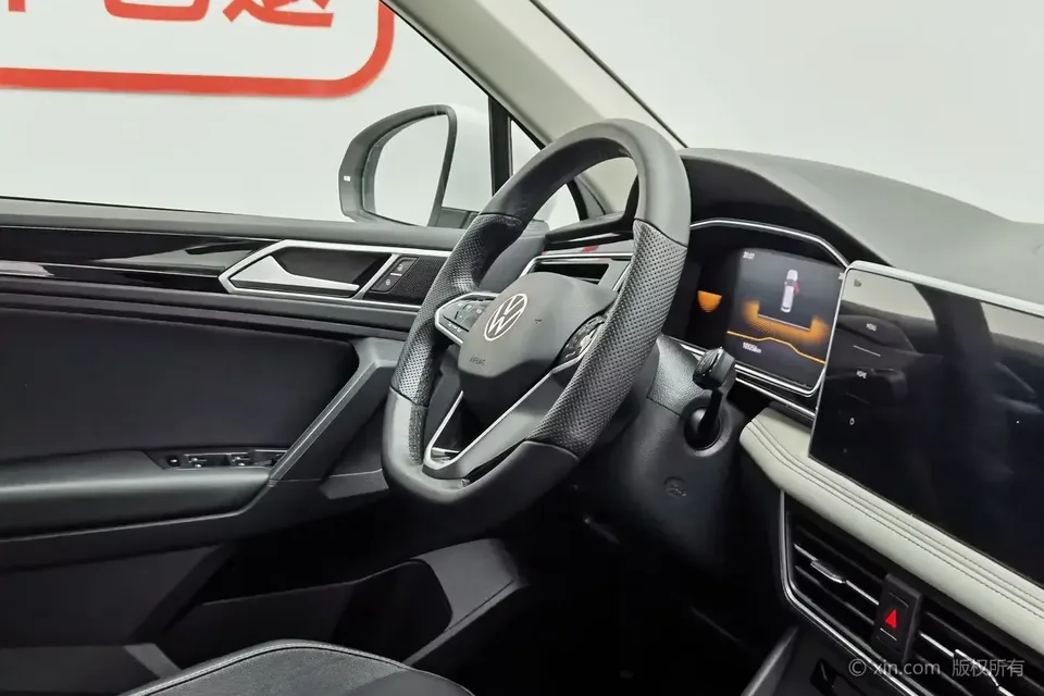 Volkswagen Tiguan L Tiguan L 2023 330TSI 2WD Comfort Edition 2023 — thumbnail 5