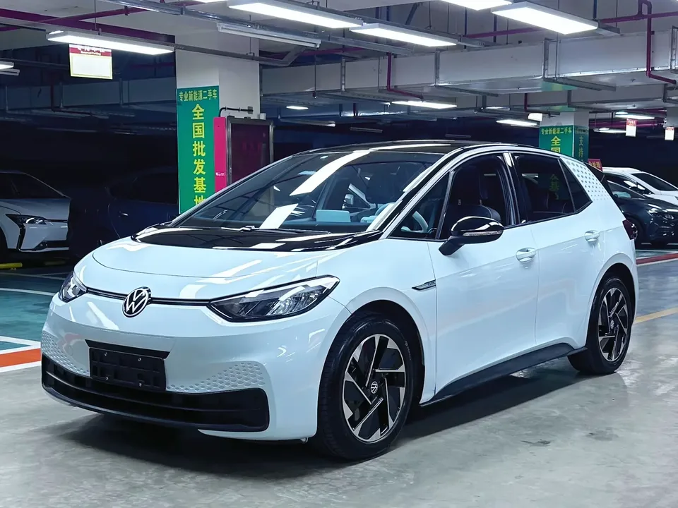 Volkswagen ID.3 Volkswagen ID.3 2023 Pure Smart Edition 2023 — photo 1, buy with delivery to Moscow