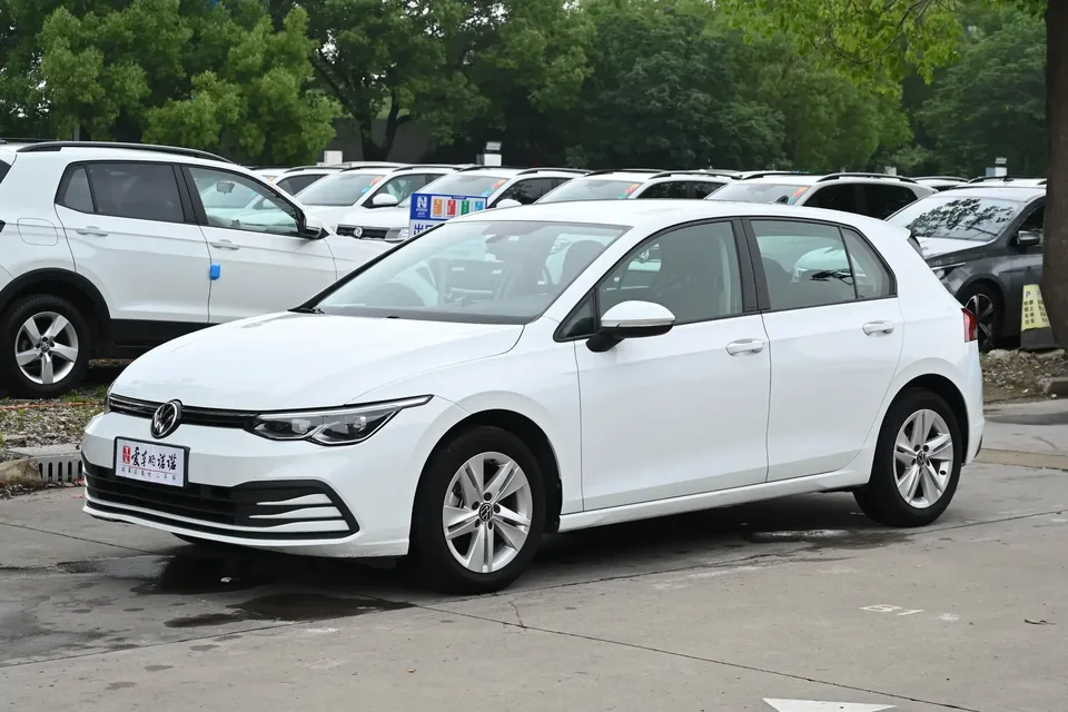 Volkswagen Golf golf 2021 200TSI DSG 2023 — photo 1, buy with delivery to Moscow