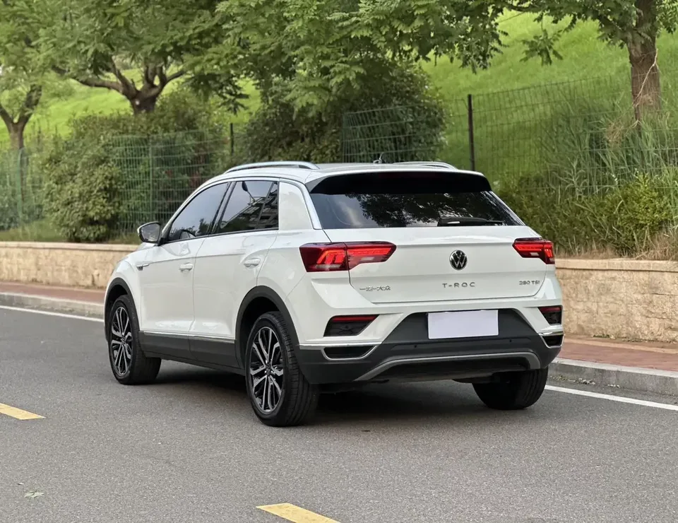Volkswagen T-Roc TANG 2022 280TSI DSG 2WD Comfort PLUS 2023 — миниатюра 2
